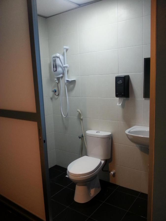 Fifty Seven Inn Batu Pahat Exterior foto